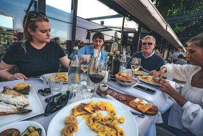 Tour de comida y vino de día completo en Custoza y Borghetto