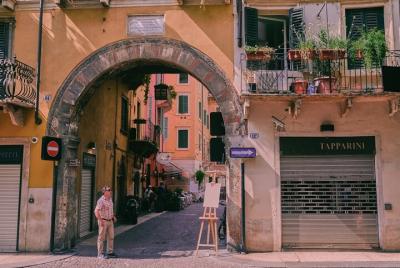 Verona fascinante: un recorrido privado con un local