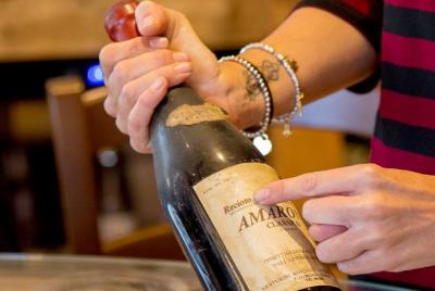 Tour del vino Amarone: 2 bodegas con almuerzo