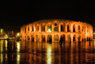 Excursión a pie histórica oscura de Verona
