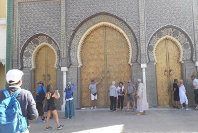 Únase a la visita guiada de Fez Medina para visitar las mejores atracciones y lugares de interés del grupo. Únase a la visita guiada de Fez Medina para visitar las mejores atracciones y lugares de interés del grupo.