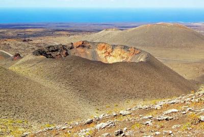 Tour privado de lujo de día completo a Timanfaya, Jameos del Agua y Cueva de los Verdes