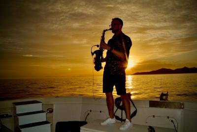 Crucero al atardecer todo incluido con saxofonista en vivo ¡El mejor crucero al atardecer!