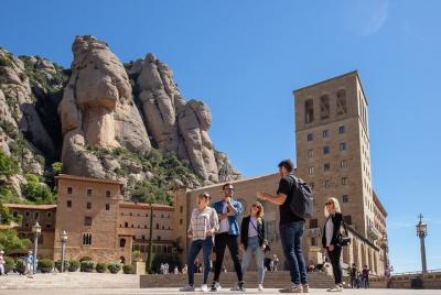 Recorrido de senderismo por un parque natural y monasterio de Montserrat desde Barcelona Premium para grupos pequeños