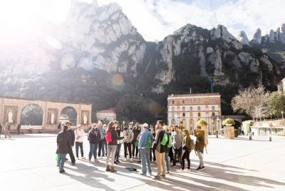 Visita de día completo al Monasterio de Montserrat y la Sacristía desde Barcelona con brunch