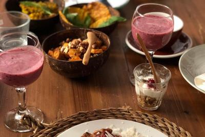 Brunch de yoga en la playa de Barcelona para grupos privados.