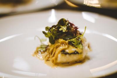 Cena clandestina menú degustación 12 platos y maridaje de vinos