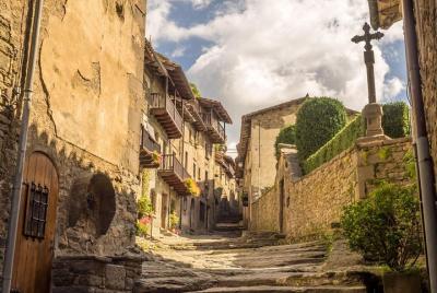Middleage Village Ruput y cascada Salto de Sallent!