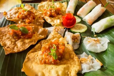 Degustación de comida en la calle Hoi An y paseo por la ciudad antigua Degustación de comida en la calle Hoi An y paseo por la ciudad antigua