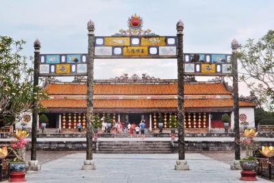 Excursión de un día a la ciudad de Hue y regreso de Da Nang en automóvil privado Excursión de un día a la ciudad de Hue y regreso de Da Nang en automóvil privado