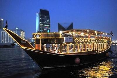 Dhow Cena de crucero en Dubai Creek con transporte
