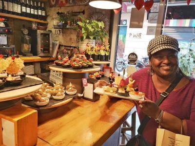 El tour de degustación de comidas y bebidas más completo de Barcelona en tabernas tradicionales