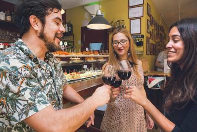 Tapas y vino, el recorrido privado más original de Barcelona
