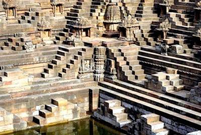 Step Wells cerca de Ahmedabad- Un cuento de mujeres, agua y vida Step Wells cerca de Ahmedabad- Un cuento de mujeres, agua y vida