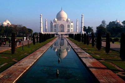 Ahmedabad a Taj Mahal y Agra Fort Tour privado el mismo día con vuelos de regreso Ahmedabad a Taj Mahal y Agra Fort Tour privado el mismo día con vuelos de regreso