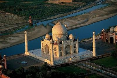 Viaje de 1 día al Taj Mahal, Agra desde Ahmedabad con vuelos comerciales de regreso Viaje de 1 día al Taj Mahal, Agra desde Ahmedabad con vuelos comerciales de regreso