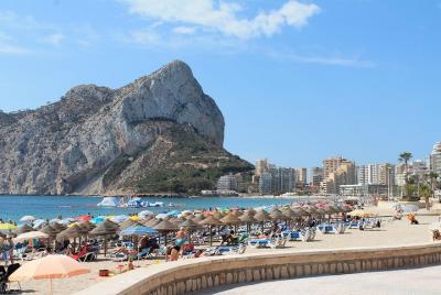 Transfer Calpe - Alicante Aeropuerto en Minivan privada max. 6 pasajeros Transfer Calpe - Alicante Aeropuerto en Minivan privada max. 6 pasajeros