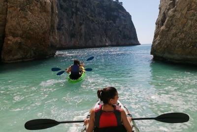 Recorrido en Kayak Cala Granadella con esnórquel en el Caló-Cova del Llop Mari Recorrido en Kayak Cala Granadella con esnórquel en el Caló-Cova del Llop Mari