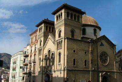 Excursión privada de un día sobre los Moros y Cristianos de Alcoy desde Benidorm Excursión privada de un día sobre los Moros y Cristianos de Alcoy desde Benidorm