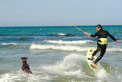 Bautismo de kitesurf de día completo en Alicante Bautismo de kitesurf de día completo en Alicante