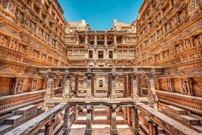 Excursión privada al templo del sol de Modhera y Rani ki Vav desde Ahmedabad Excursión privada al templo del sol de Modhera y Rani ki Vav desde Ahmedabad