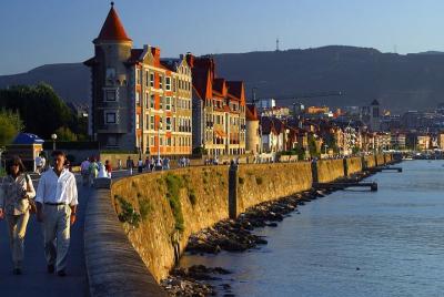 Excursión privada a pie de medio día a lo largo del río de hierro desde Bilbao Excursión privada a pie de medio día a lo largo del río de hierro desde Bilbao