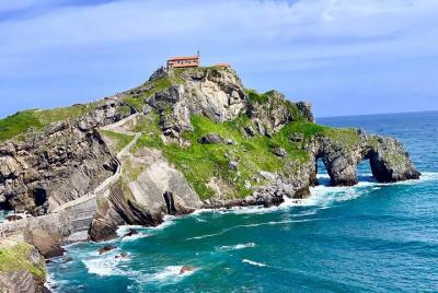 Gaztelugatxe, Gernika y Bermeo almuerzo en grupo pequeño almuerzo incluido Gaztelugatxe, Gernika y Bermeo almuerzo en grupo pequeño almuerzo incluido