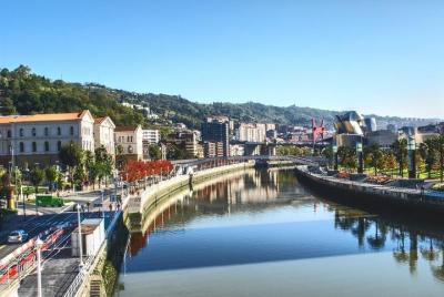 Experiencia de 2 días en el río Bilbao con kayak y remo Experiencia de 2 días en el río Bilbao con kayak y remo
