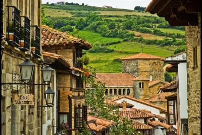 Excursión privada de 8 horas a Santillana de Mar y Santander desde Bilbao Excursión privada de 8 horas a Santillana de Mar y Santander desde Bilbao