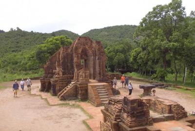 My Son tour temprano en la mañana con almuerzo vietnamita My Son tour temprano en la mañana con almuerzo vietnamita