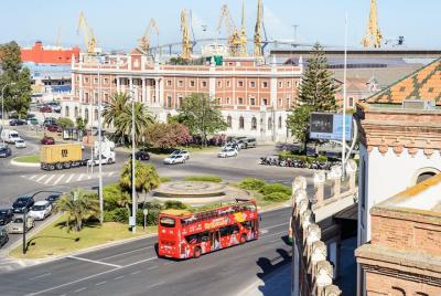 Recorrido en autobús turístico con paradas libres por la ciudad de Cádiz
