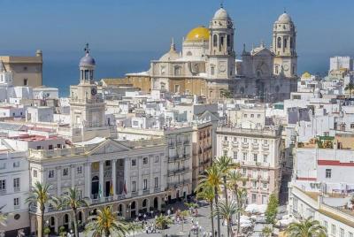 Excursión a pie privada de 3 horas por Cádiz, gastronomía y cultura