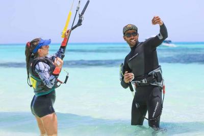Curso Privado Oficial de Iniciación al Kitesurf en Alicante Curso Privado Oficial de Iniciación al Kitesurf en Alicante