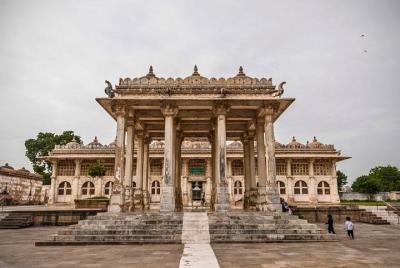 Tour nocturno por el patrimonio de Ahmedabad con cena y alojamiento Tour nocturno por el patrimonio de Ahmedabad con cena y alojamiento