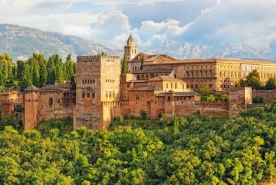 Guía turístico privado para visitar la Alhambra de Granada desde el hotel de Córdoba Guía turístico privado para visitar la Alhambra de Granada desde el hotel de Córdoba