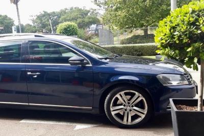 Traslado privado del aeropuerto a PortAventura, Salou