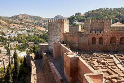 Visita guiada exclusiva al complejo Alhambra y palacios nazaríes (sin colas)