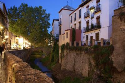 Visita a pie de Granada: barrios del Albaicín y el Sacromonte