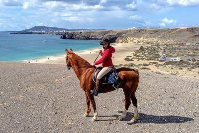 Paseos a caballo en la playa de Famara, Lanzarote, España