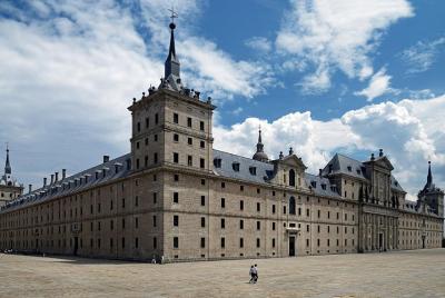El Escorial y el Valle de los Caídos: Entrada rápida y visita gui El Escorial y el Valle de los Caídos: Entrada rápida y visita gui
