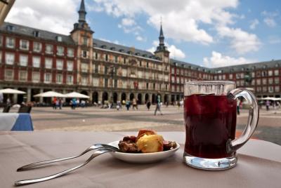 Masterclass de cocina española en Madrid: mercado local, cata de vinos y tour de tapas