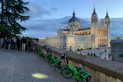 Tour en bici eléctrica por el Madrid nocturno.