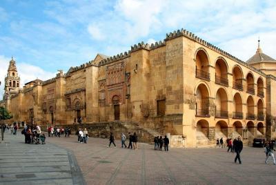 Excursión guiada de 2 días a Córdoba y Sevilla desde Madrid con salida los lunes