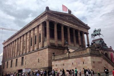 Museo Neues & Pergamon sin colas + visita guiada por la ciudad de Berlín - visita privada Museo Neues & Pergamon sin colas + visita guiada por la ciudad de Berlín - visita privada