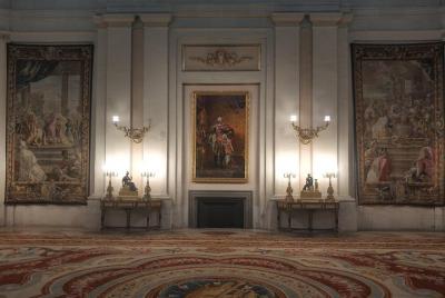 4 horas Palacio Real de Madrid con degustación de vino y jamón español