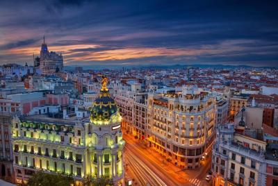 Tour nocturno privado personalizado por Madrid con un guía local ★★★★★