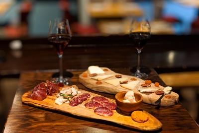 Madrid Tapas Diaries- Un tour premium de comida y vino en la ciudad vieja de Madrid