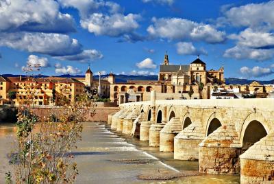 Escapada de un día completo a Córdoba con entrada a la Mezquita desde la Costa del Sol Escapada de un día completo a Córdoba con entrada a la Mezquita desde la Costa del Sol