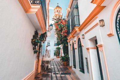 Excursión por la costa de Málaga: aspectos destacados de Málaga y grupo pequeño de Marbella Excursión por la costa de Málaga: aspectos destacados de Málaga y grupo pequeño de Marbella