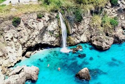 Excursión privada exclusiva de 3 horas: viaje en barco de natación a las cascadas de Maro Excursión privada exclusiva de 3 horas: viaje en barco de natación a las cascadas de Maro